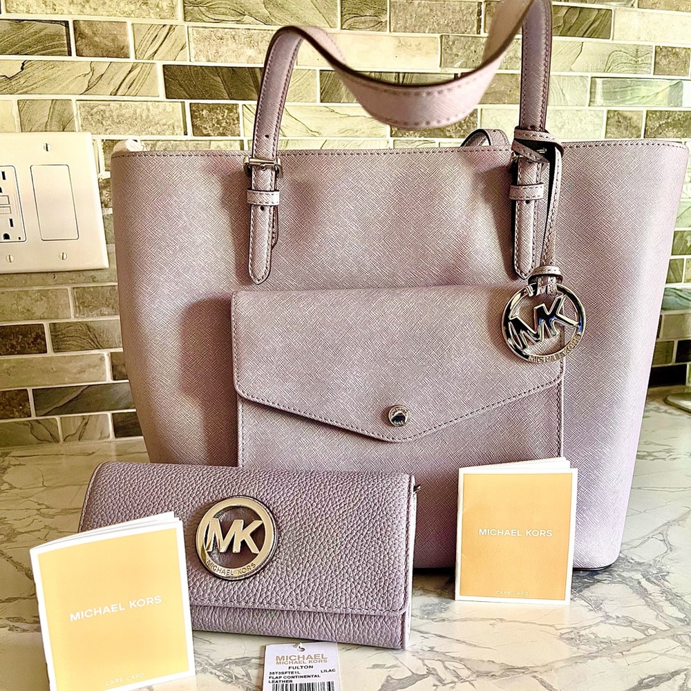 NWT Michael Kors Large 💜 Tote w/matching wallet !